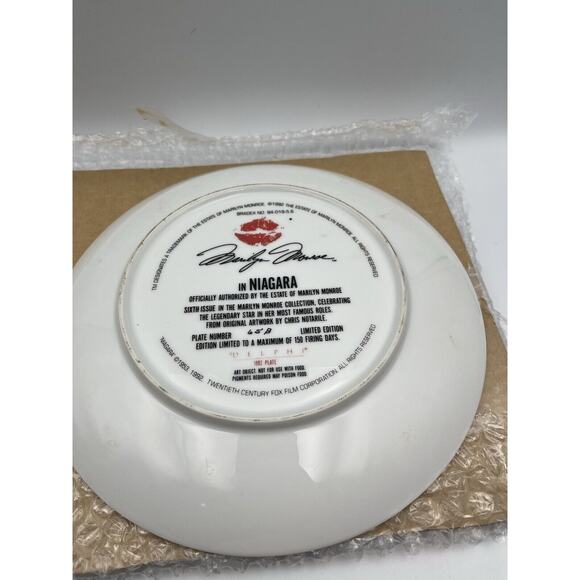 “NIAGARA” by Chris Notarile The Marilyn Monroe Collection COA 1992 - Picture 4 of 7